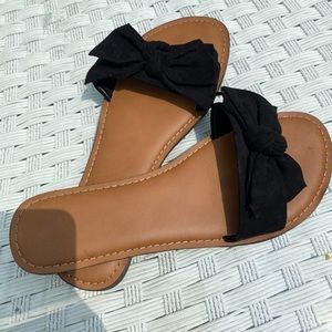 Women’s flats size 9